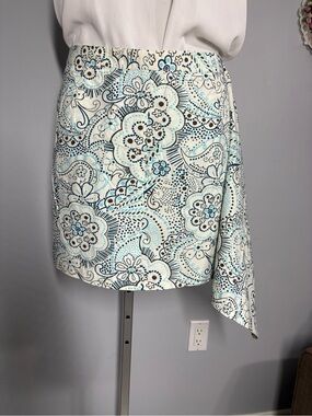 Dockers Women Printed Skirt in White, Blue and Brown
